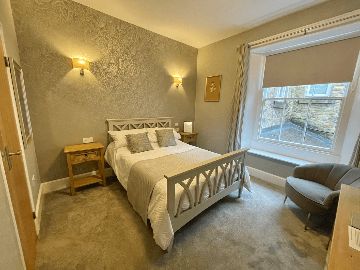 Home The Crown and Crossed Swords